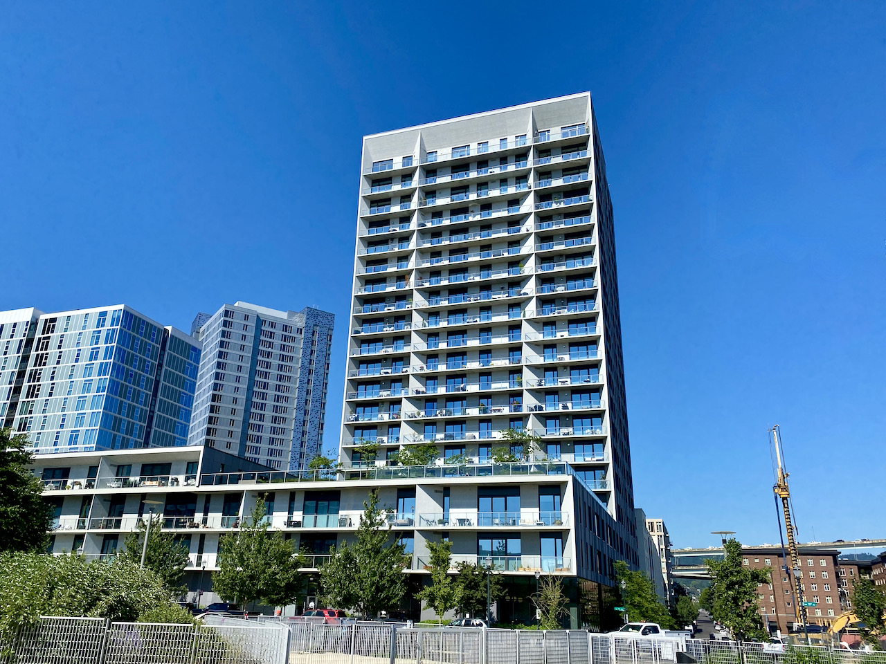 Vista North Pearl tower building